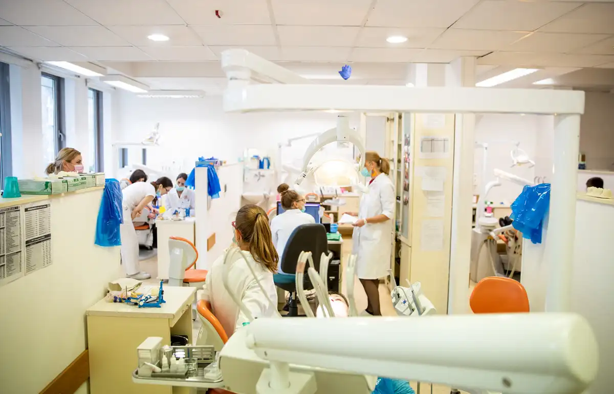 دانشگاه پزشکی سملوایز دوره های کارورزی