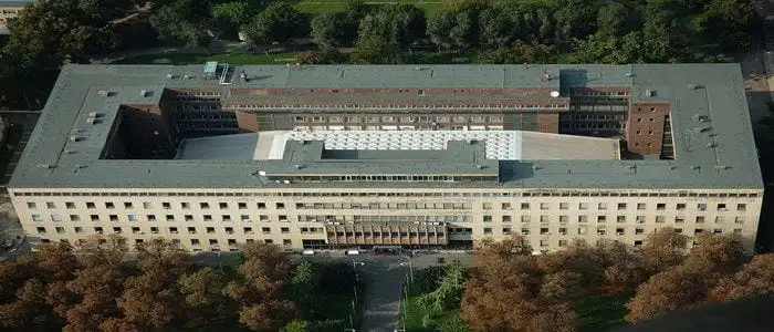 دانشگاه پزشکی سملوایز