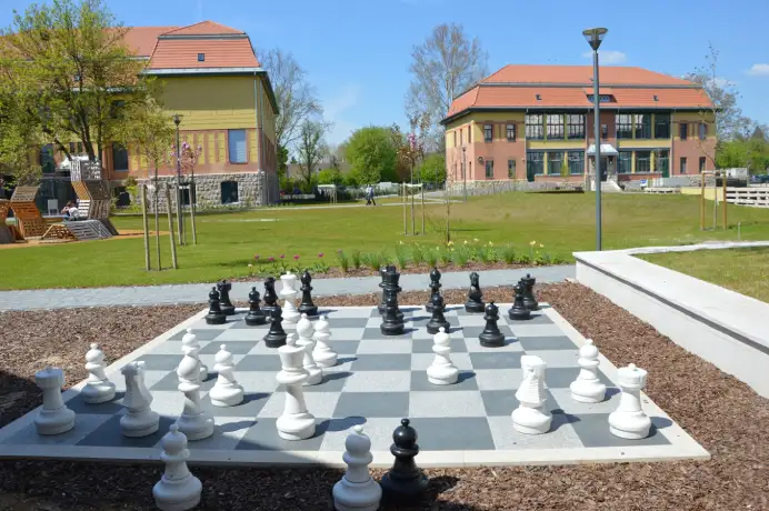 تصویر زمین شطرنج دانشگاه IBS مجارستان