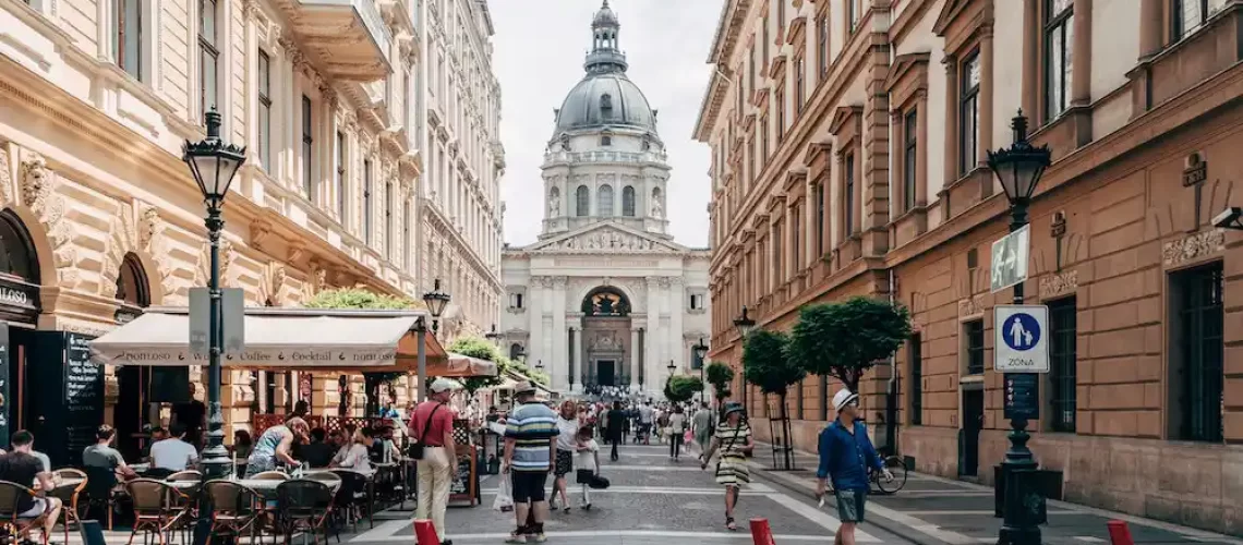 اقامت مجارستان از طریق خرید ملک